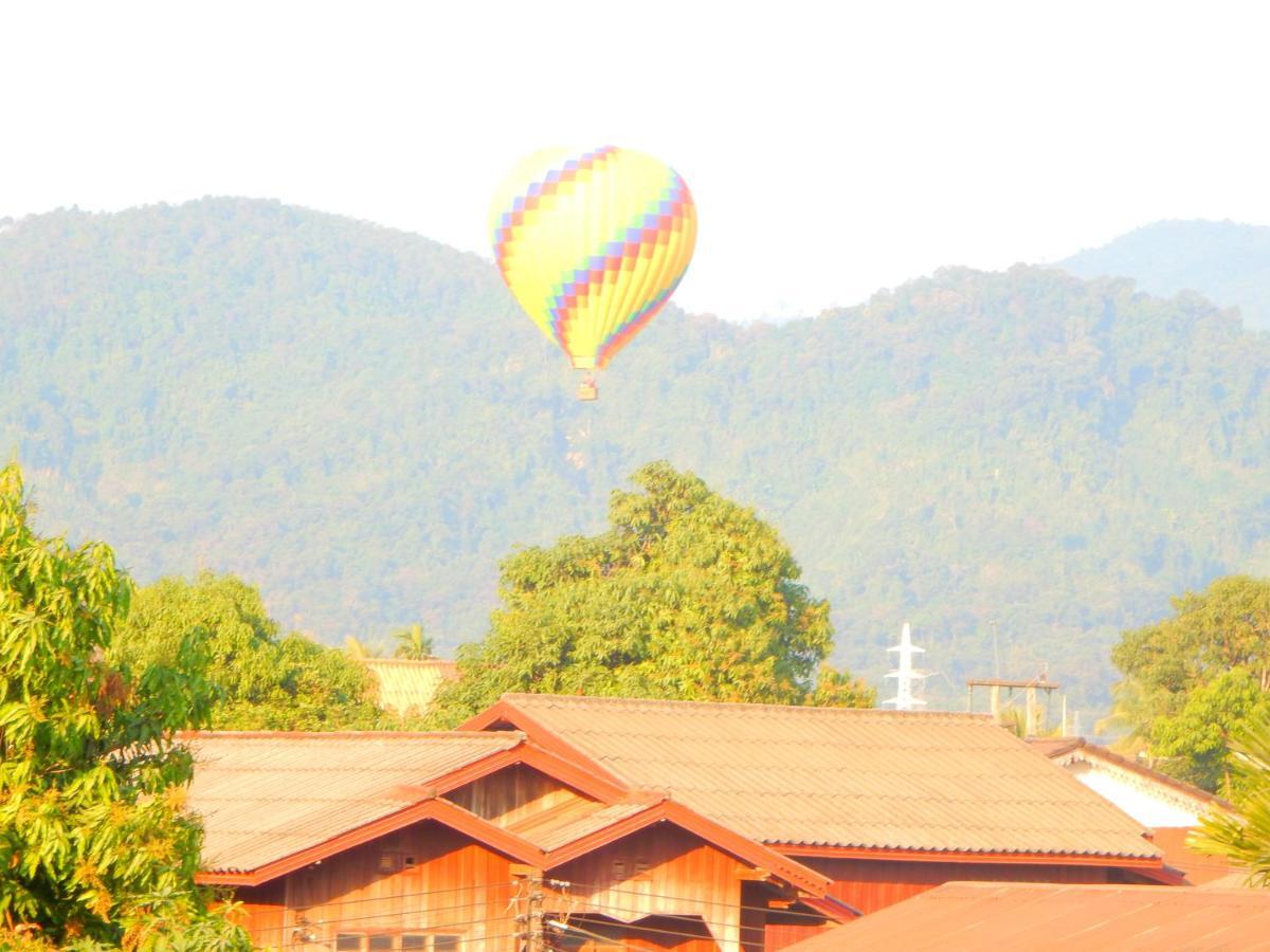 Vang Vieng Camellia Hotel מראה חיצוני תמונה