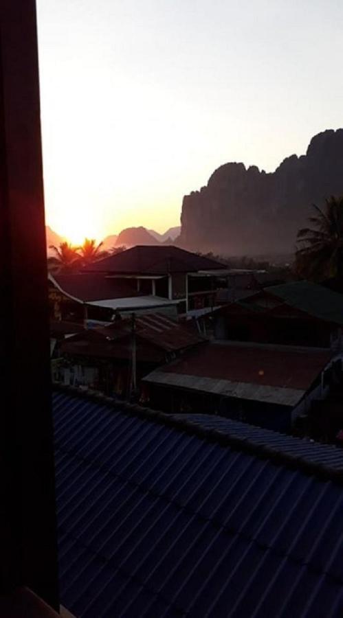 Vang Vieng Camellia Hotel מראה חיצוני תמונה